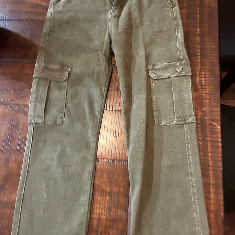 Women’s  Risen Olive Cargo Pants crop style  - Utility Style